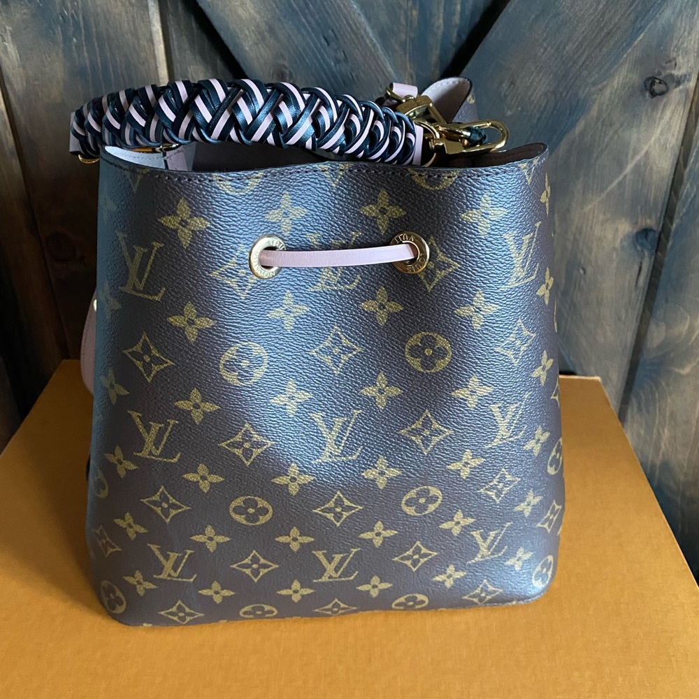 💕TRADED💕Louis Vuitton NeoNoe monogram rose crossbody purse bag - Picture 11 of 16